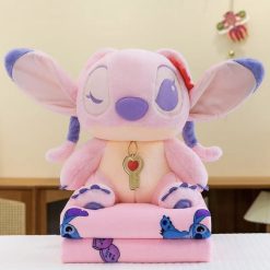 PLUSZOWA MASKOTKA STITCH Z KOCEM-40CM DLA DZIECI.