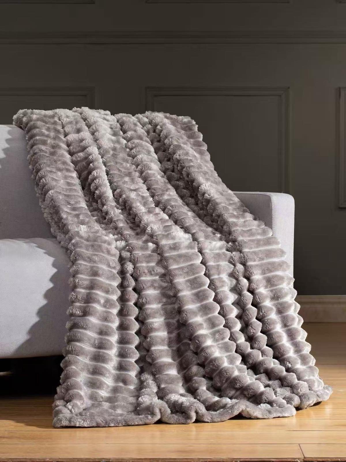 MIĘKKI KOCE 200x220CM.