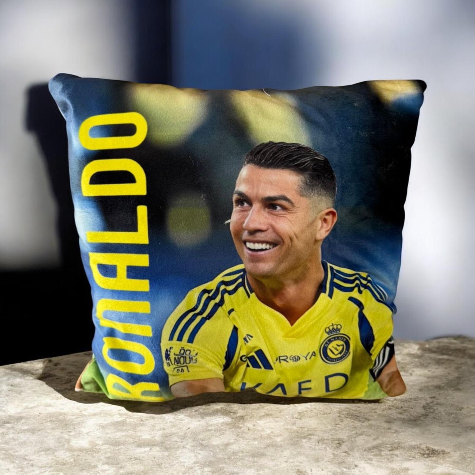 PODUSZKA RONALDO DLA DZIECKA 40X40CM.