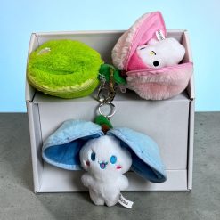 BRELOK MASKOTKA KUROMI DO KLUCZY 13CM.