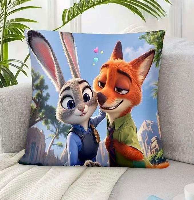 PODUSZKA ZOOTOPIA DLA DZIECI 45x45CM.