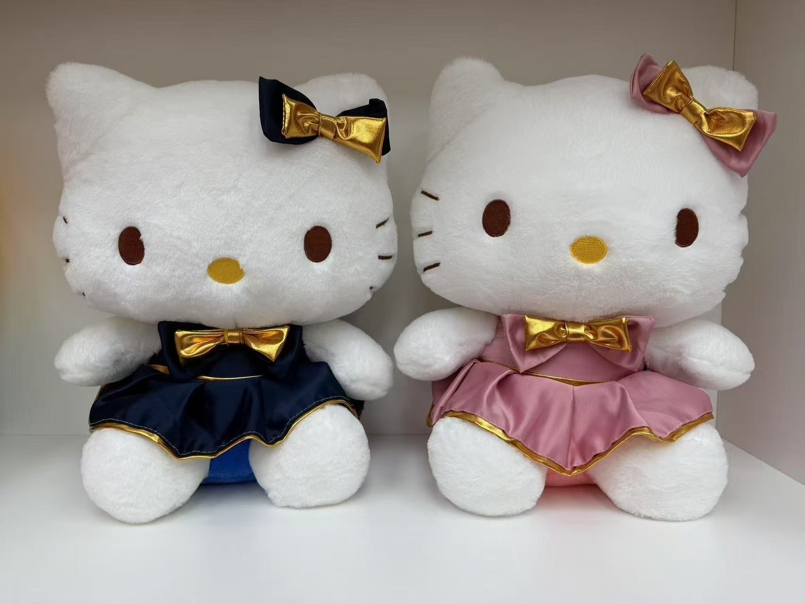 MASKOTKA PLUSZAK HELLO KITTY DLA DZIECI 30CM.