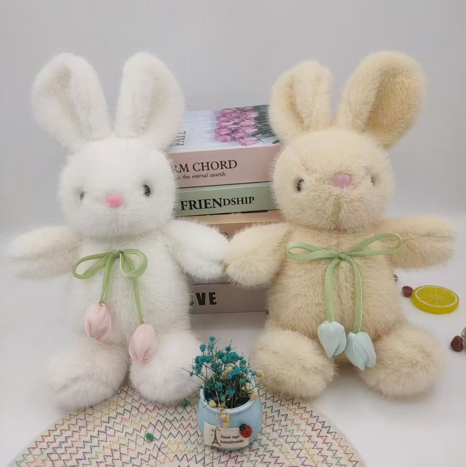 MASKOTKA PLUSZAK KRÓLIK DLA DZIECI 30CM.