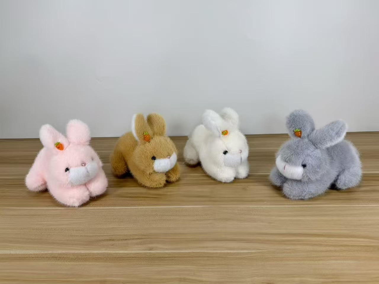 MASKOTKA PLUSZAK KRÓLIK DLA DZIECI 24CM.