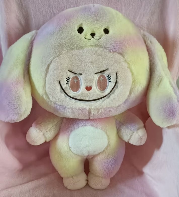 MASKOTKA PODUSZKA LABUBU Z KOCEM 3W1 50CM.