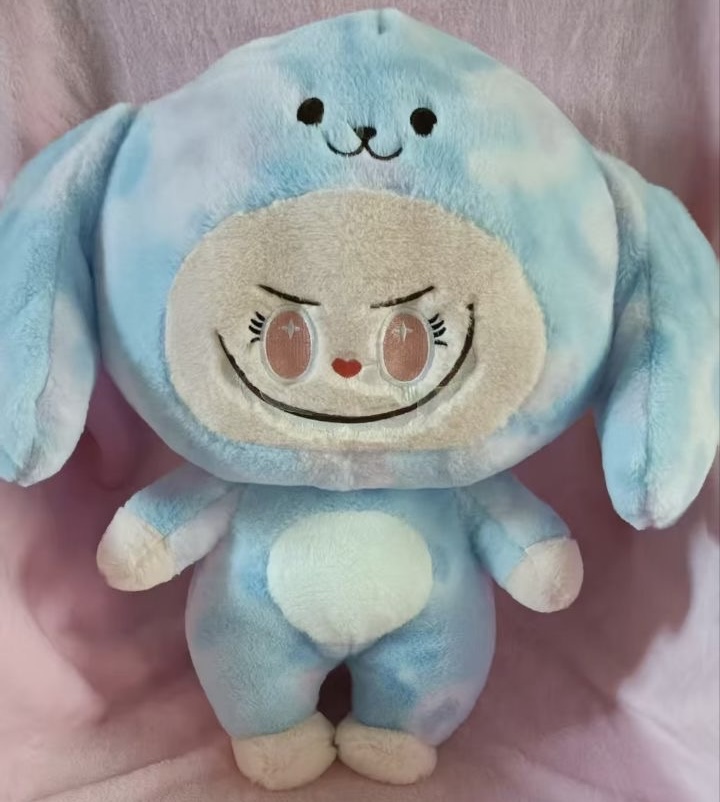 MASKOTKA PODUSZKA LABUBU Z KOCEM 3W1 50CM.