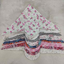 CHUSTKA Z DASZKIEM NIEMOWLĘCA WIĄZANA TRÓJKĄT DLA DZIECKA.