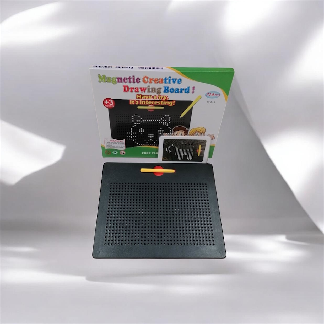 TABLICA MAGNETYCZNA 714PCS DLA DZIECI 31x25CM.