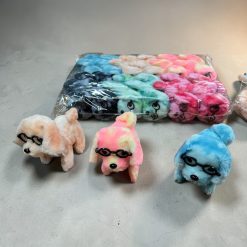 PIESEK NA BATERIE CHODZĄCY SZCZEKAJĄCY.