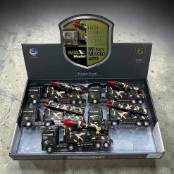 WOJSKOWE AUTO Z WYRZUTNIA RAKIETAMI ŚWIATŁO DŻWIĘK.