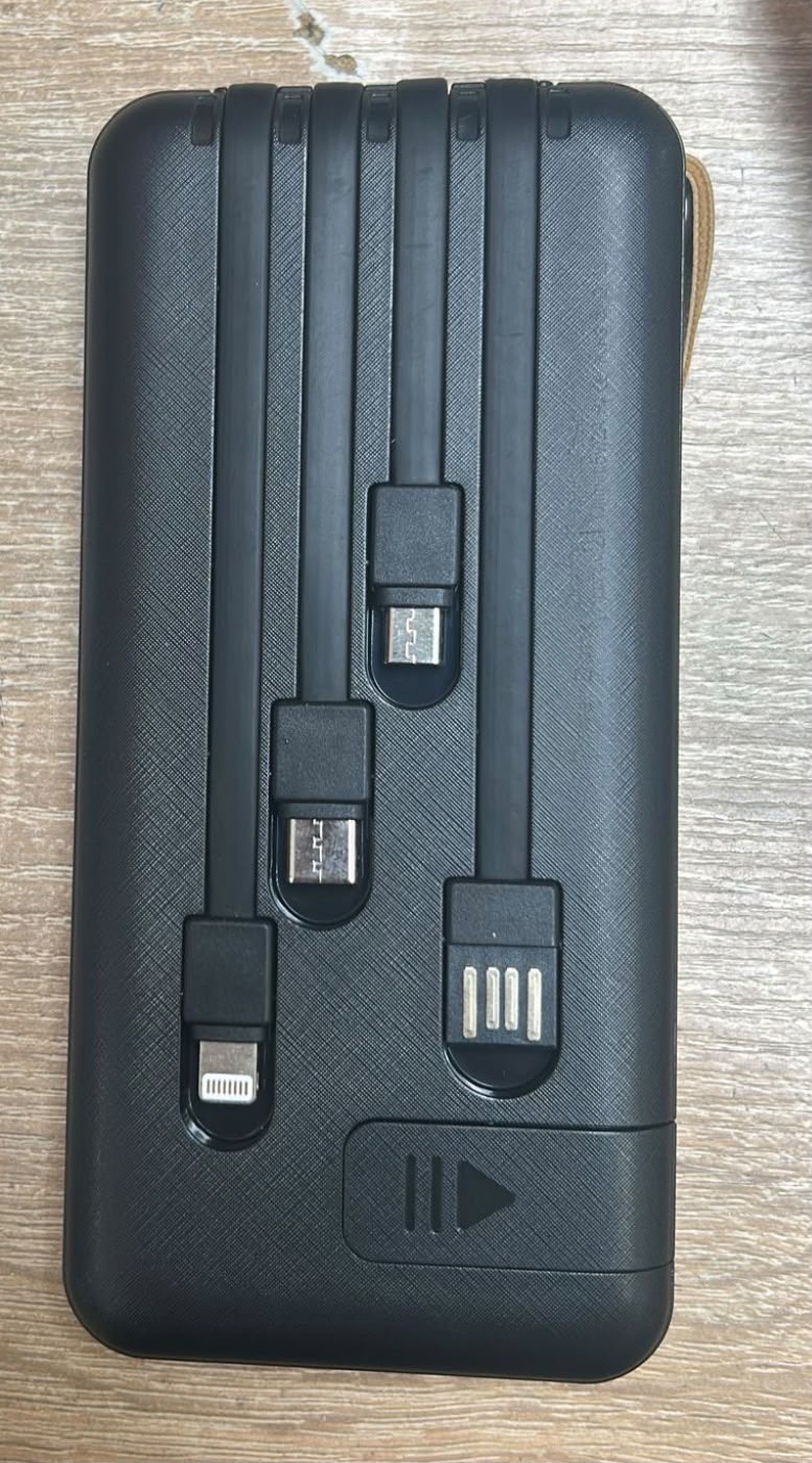 POWER BANK Z PANELEM SŁONECZNYM i WBUDOWANYMI KABLAMI. - obrazek 2