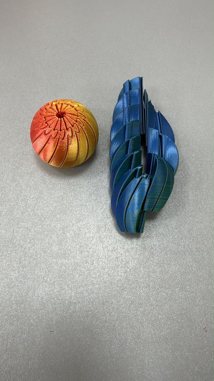 KOSTKA ANTYSTRESOWA FIDGET PIŁKI PLASTIKOWA.