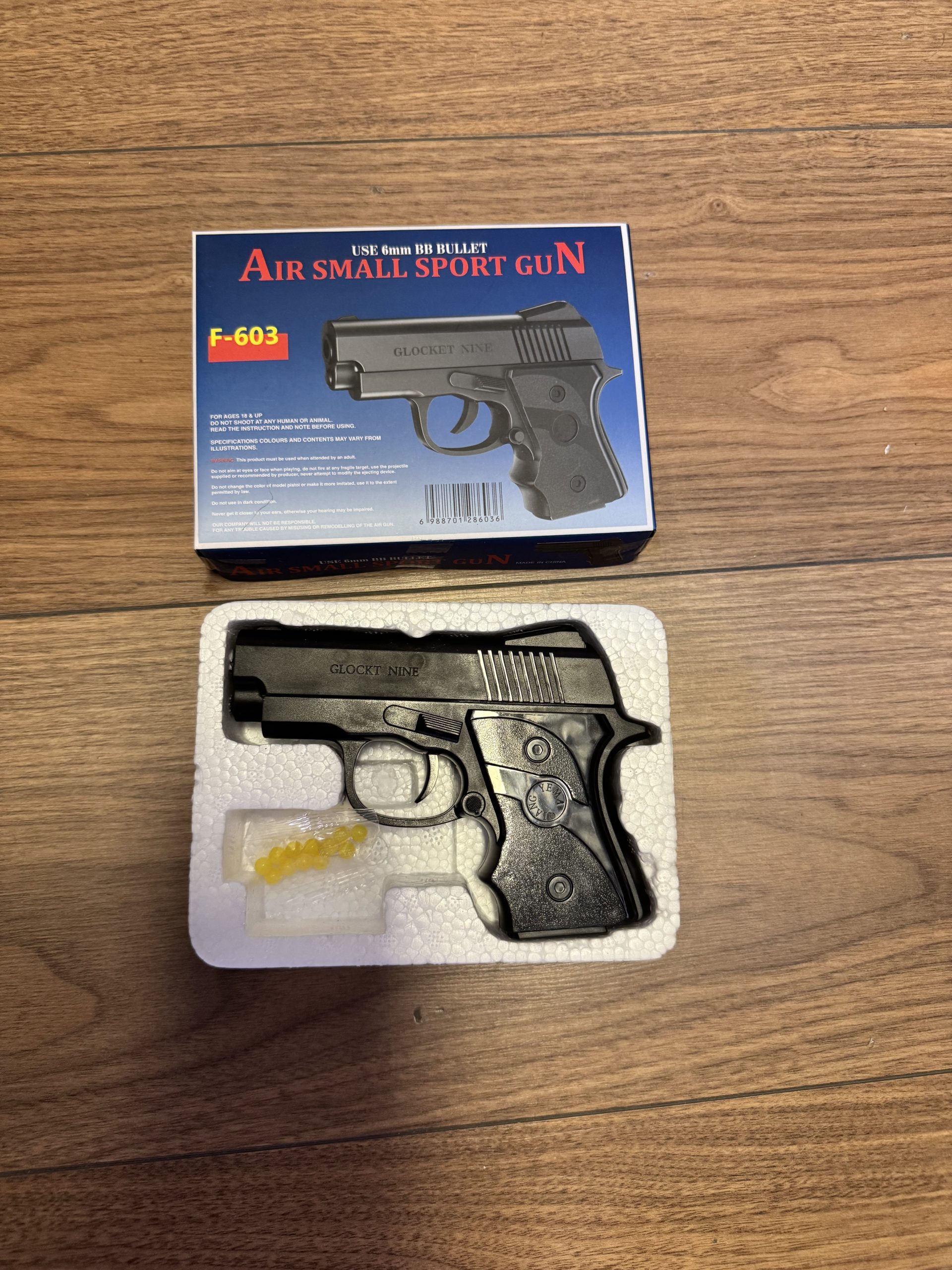 PISTOLET NA KULKI GLOCK 20CM.