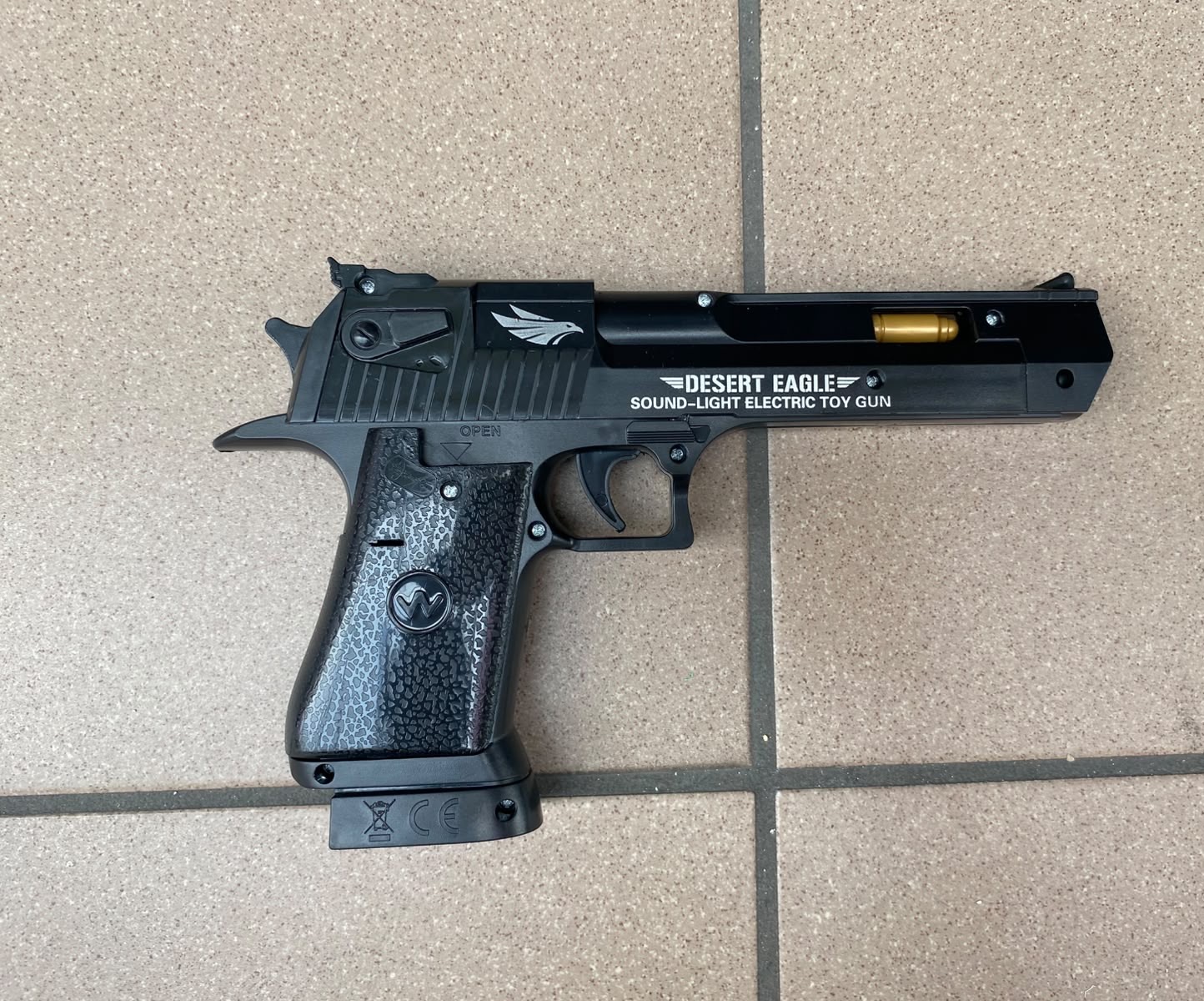PISTOLET DLA DZIECI DŹWIĘKOWY ŚWIECĄCY NA BATERIE.