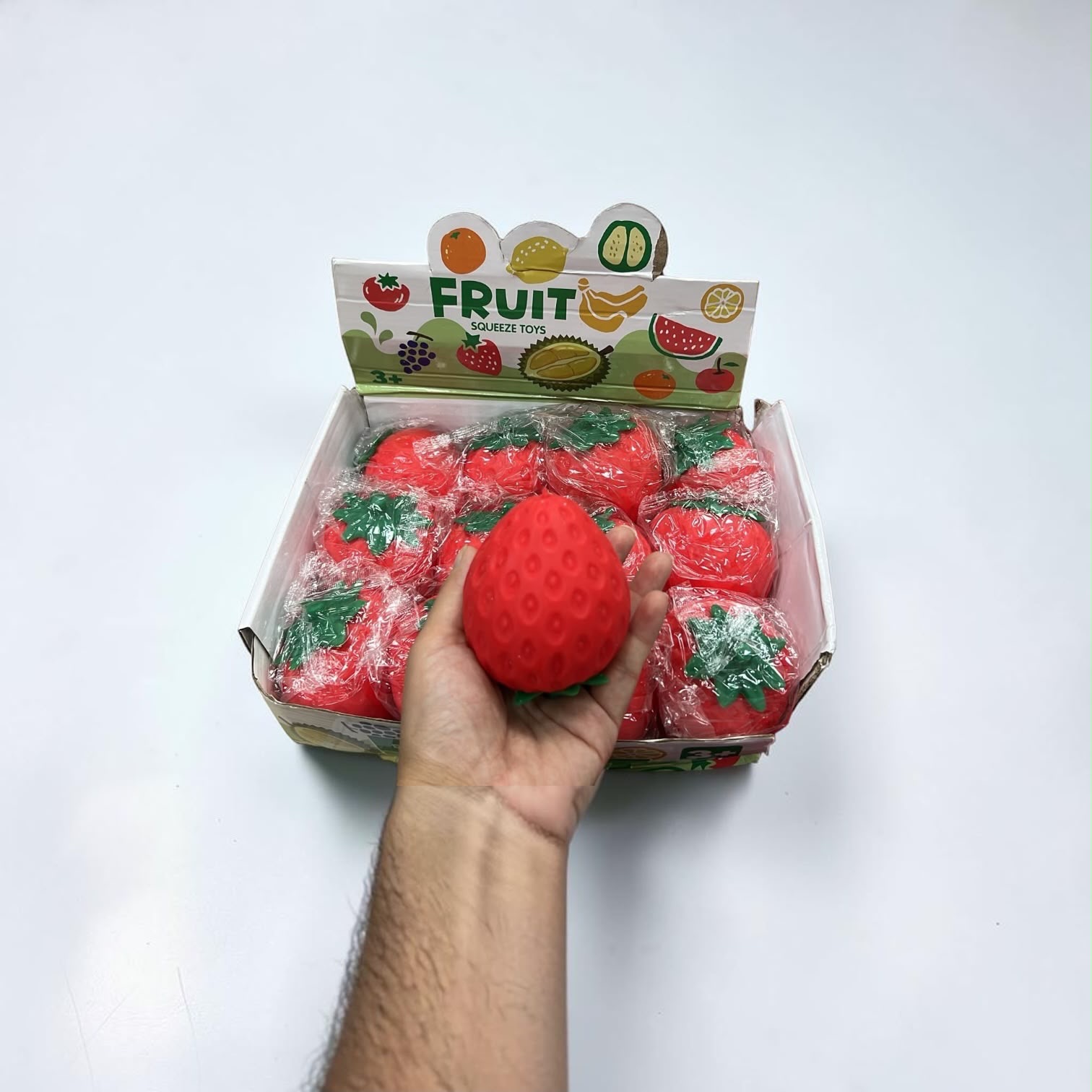 GNIOTKI ANTYSTRESOWE TRUSKAWKA 6CM DLA DZIECI.