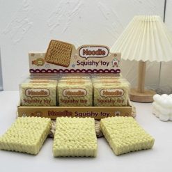 GNIOTKI ANTYSTRESOWE MAKARON Z LEGO 8CM DLA DZIECI.